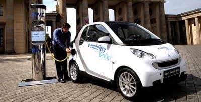 Daimler pide más compromiso al ejecutivo alemán respecto a los coches eléctricos