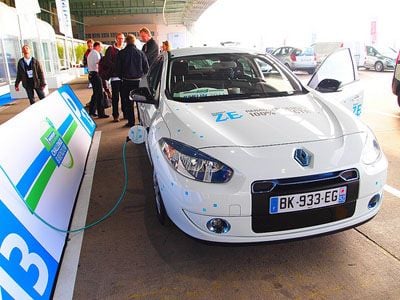 Michelin Challenge Bibendum 2011: El Fluence ZE supera al Tesla Roadster en la prueba de circuito