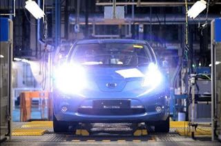 Carlos Ghosn pone en marcha la producción del Nissan Leaf