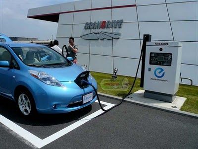 A los mandos del Nissan Leaf