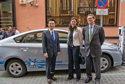 Toyota entrega sus primeros híbridos enchufables en España