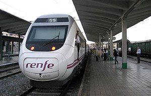 Los trenes híbridos van a recortar los viajes de Galicia a Madrid más de 2 horas