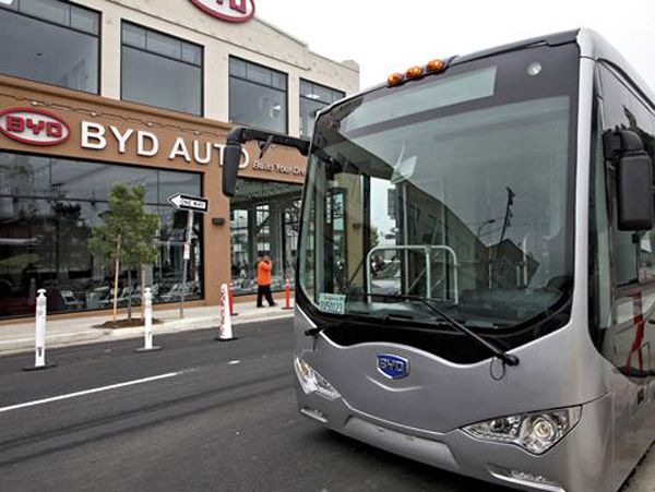 BYD le echa la culpa de su retraso...a los puntos de recarga