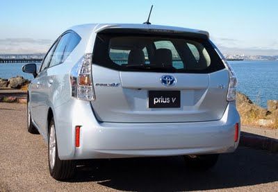 Las reservas del nuevo Prius Alpha desbordan a Toyota