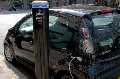 Los coches eléctricos no pagarán parquímetros en Madrid y Sevilla