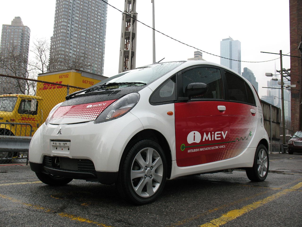 Mitsubishi Miev firma con Mónaco