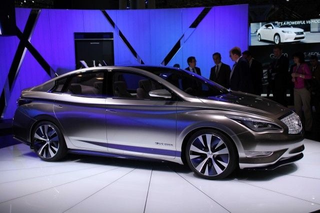 Infiniti desvela la imagen de su berlina eléctrica