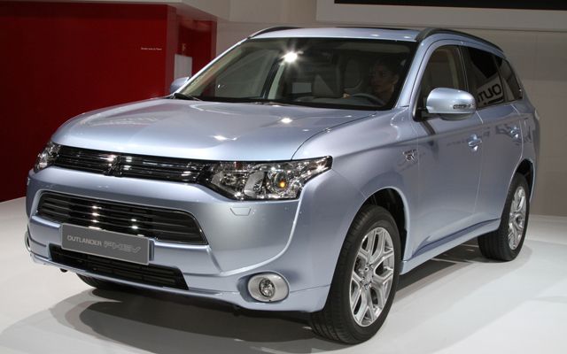 El Mitsubishi Outlander PHEV ya a la venta en Japón