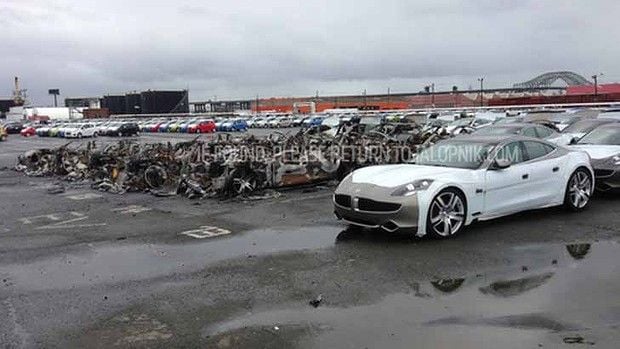 El huracán Sandy destroza 16 Fisker Karma