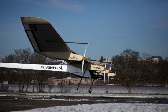 El avión solar realiza su primer vuelo de prueba