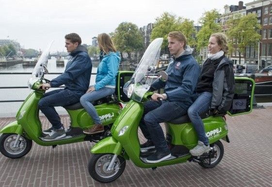 Amsterdam estrena Hopper, un servicio de taxi en scooter eléctrico