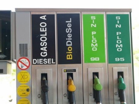 Subidas de los carburantes, los eléctricas más baratos cada día