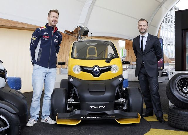 Sebastian Vettel se carga el alerón del Twizy F1