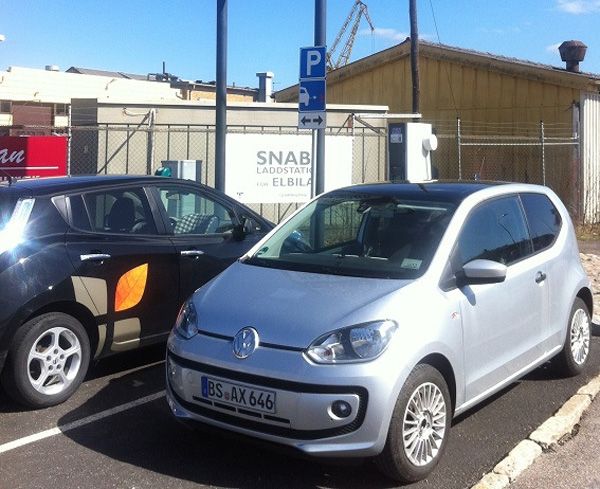 El Volkswagen e-Up, cazado usando un punto de recarga CHAdeMO