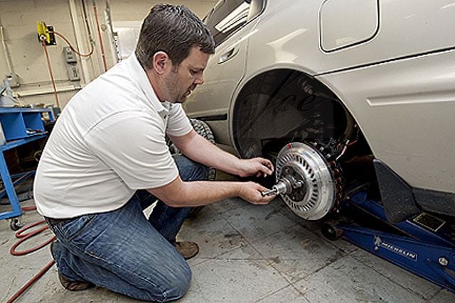 Desarrollan un kit de motores en rueda pensado para convertir a cualquier coche en enchufable