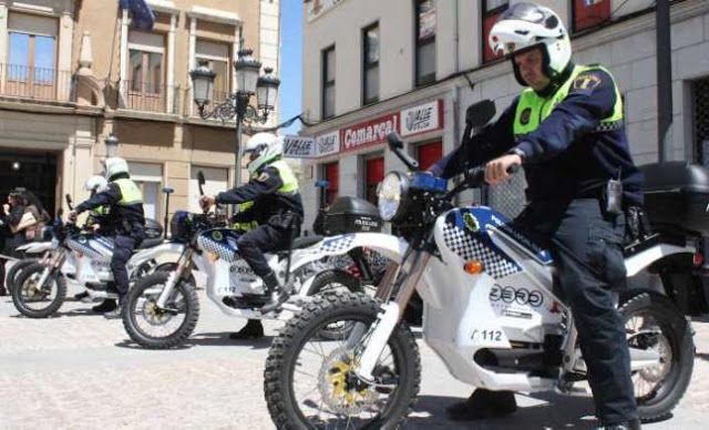 La policía local de Elda y sus problemas con las motos eléctricas