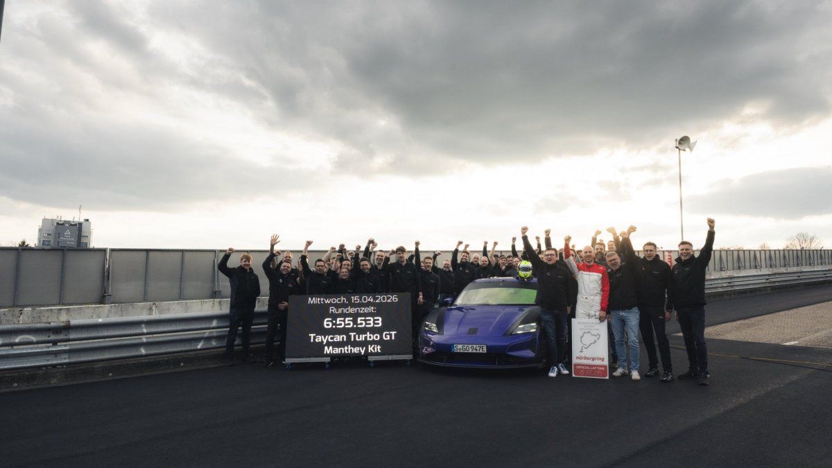 El Porsche Taycan Turbo GT rompe el crono en Nürburgring y ya es el coche eléctrico de producción más rápido del Infierno Verde