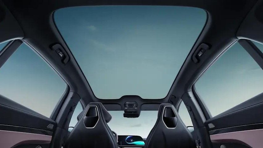 Panel solar integrado en el techo para generar 80 km de autonomía al día: Hongqi ya lo está probando y quiere traerlo al mercado