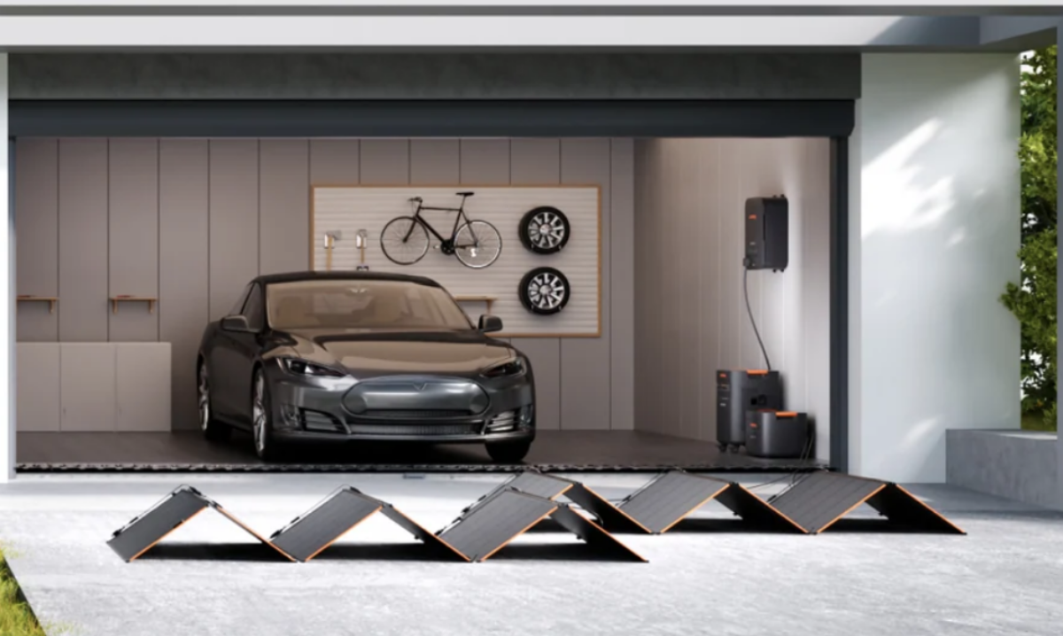 Esta batería portátil llega a los 5 kWh y con dos paneles solares de 500W