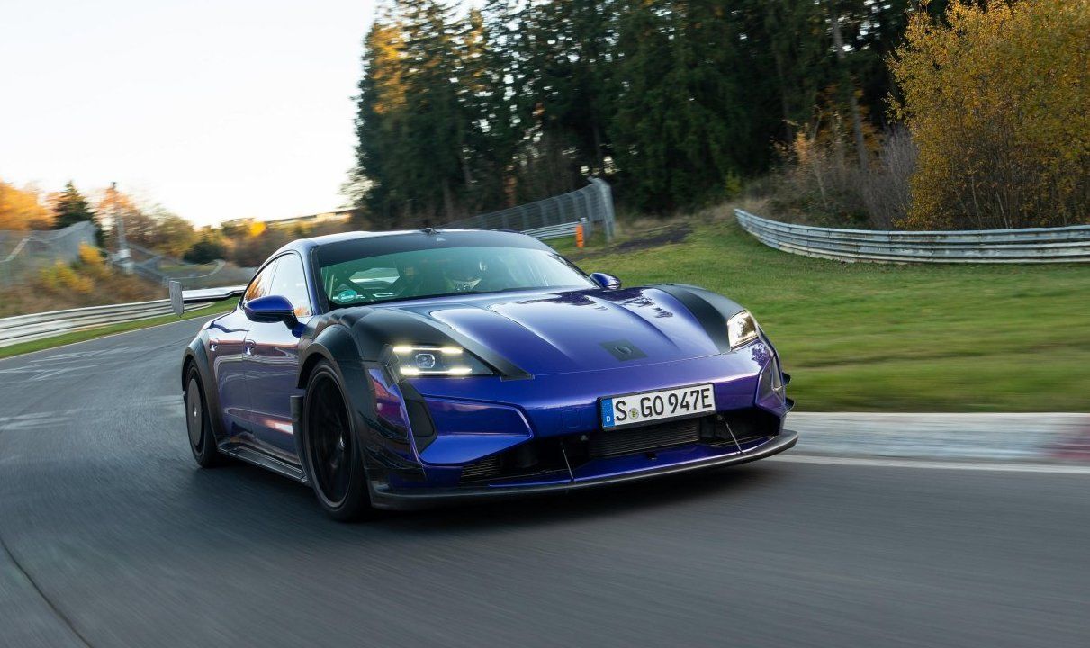 El Porsche Taycan Turbo GT rompe el crono en Nürburgring y ya es el coche eléctrico de producción más rápido del Infierno Verde