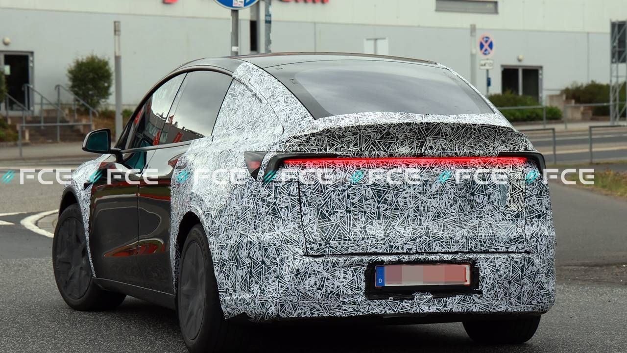 El Tesla Model Y de seis plazas ya rueda por Europa