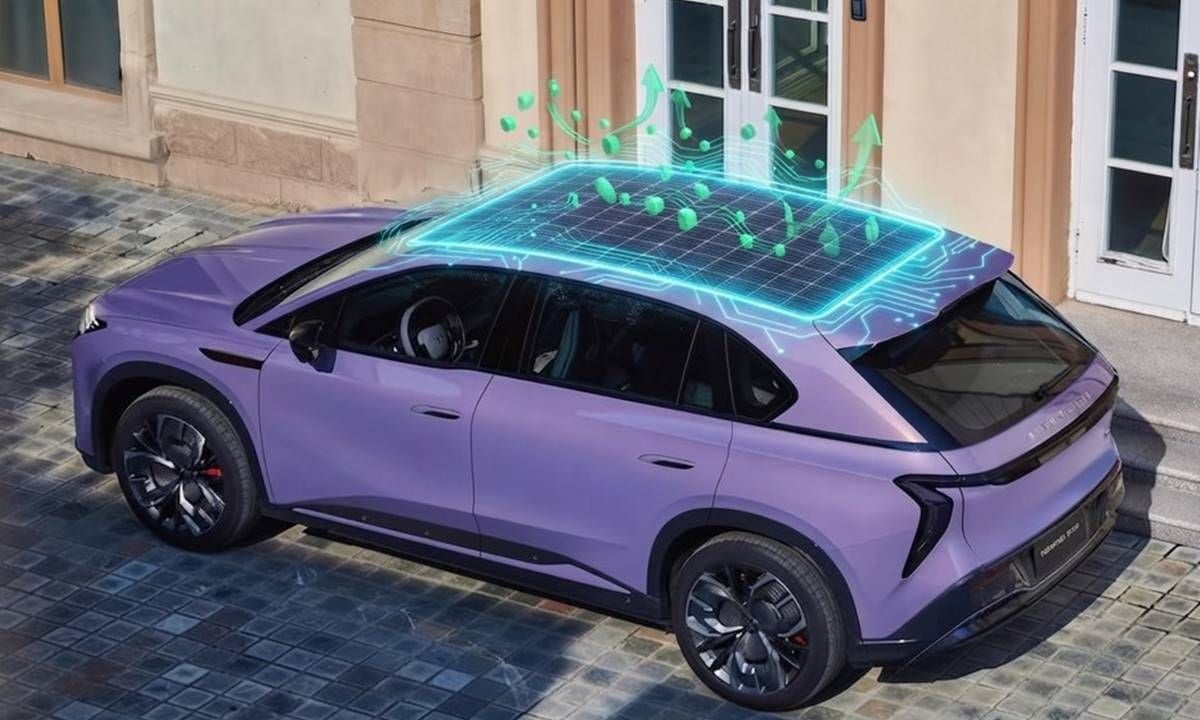 Panel solar integrado en el techo para generar 80 km de autonomía al día: Hongqi ya lo está probando y quiere traerlo al mercado