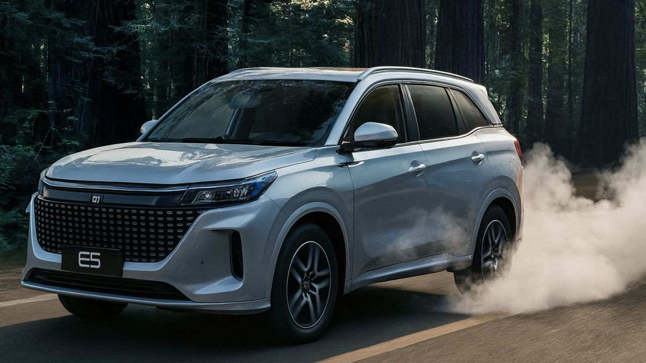 Europa quiso frenar a China con aranceles, la respuesta es una inundación de coches de combustión