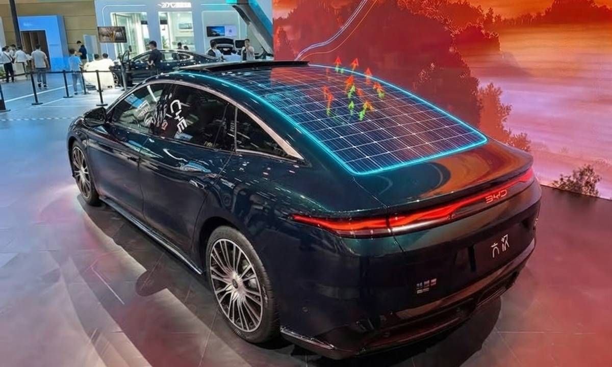 Un techo solar integrado en el cristal para los coches eléctricos: BYD puede ser el primer cliente