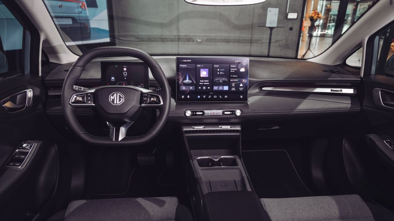 El MG4 Urban ya tiene precio en España, y es todavía más barato que el Leapmotor B05