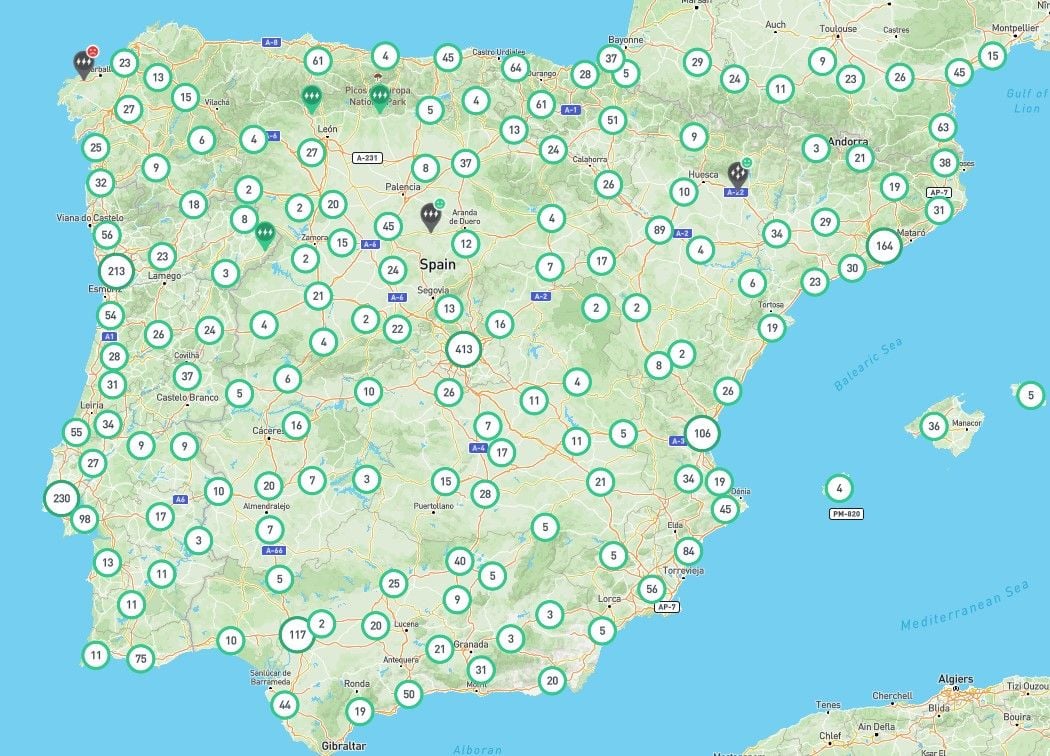 El mapa definitivo de la recarga en España: estas son las rutas donde viajar en un coche eléctrico ya no es un problema