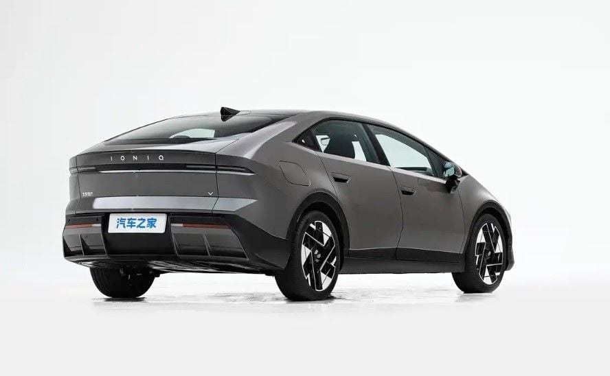 Un Hyundai de 4,90 metros, 650 km de autonomía y 18.000 euros: así es el nuevo IONIQ V