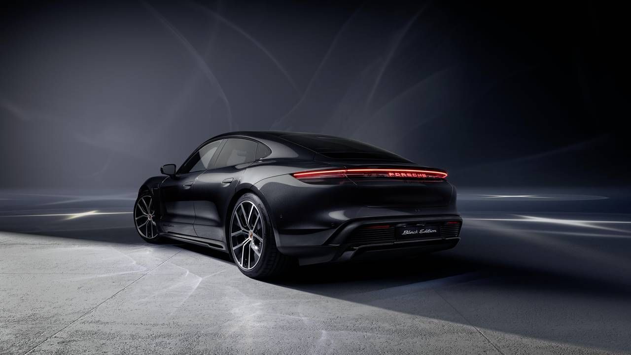 El nuevo Porsche Taycan gana en autonomía y lujo sin subir de precio ¿Será suficiente para frenar su caída?