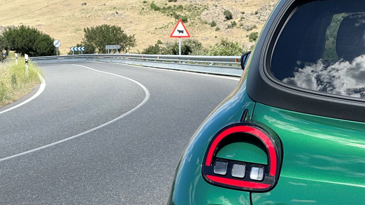 Probamos el nuevo Renault Twingo, un asequible eléctrico europeo que pone en jaque a sus rivales chinos