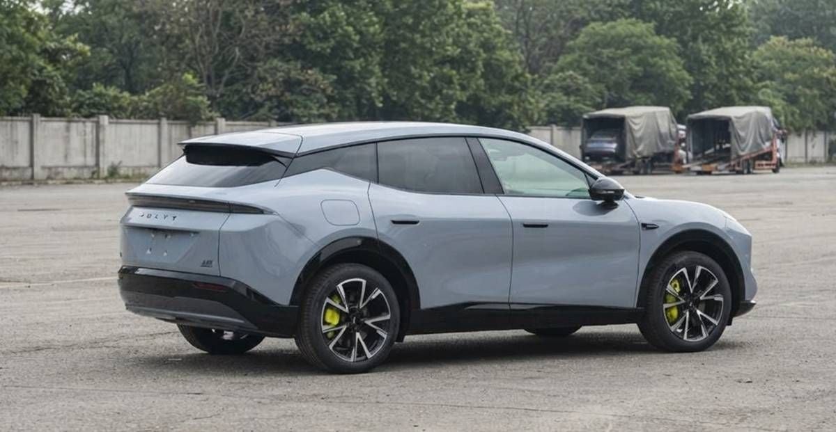 XPENG va a por todas con su nuevo MONA L05: batería LFP, 660 km de autonomía y un precio de derribo