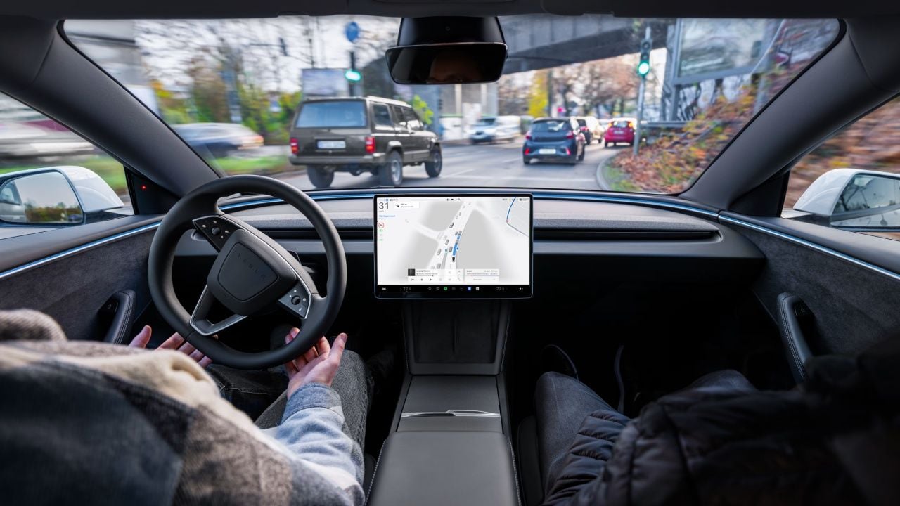 Adiós al Autopilot gratis: Tesla empieza a imponer el FSD por 99 € al mes en Europa