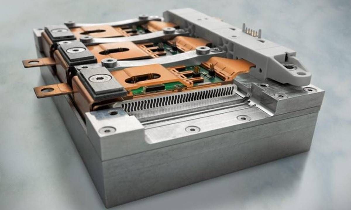 Un nuevo inversor para coches eléctricos promete 680 CV y un 99% de eficiencia con el tamaño de un cartón de leche