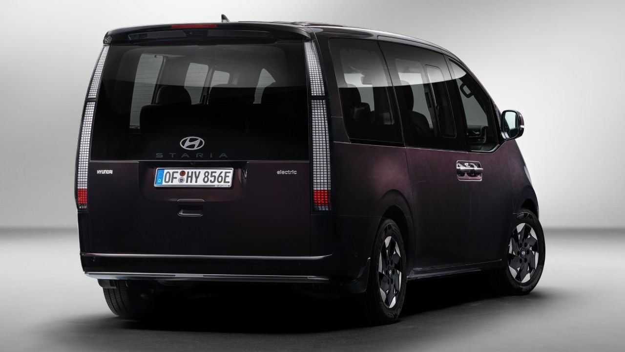 El Hyundai STARIA se vuelve eléctrico: el monovolumen de 9 plazas se presenta con 400 kilómetros de autonomía