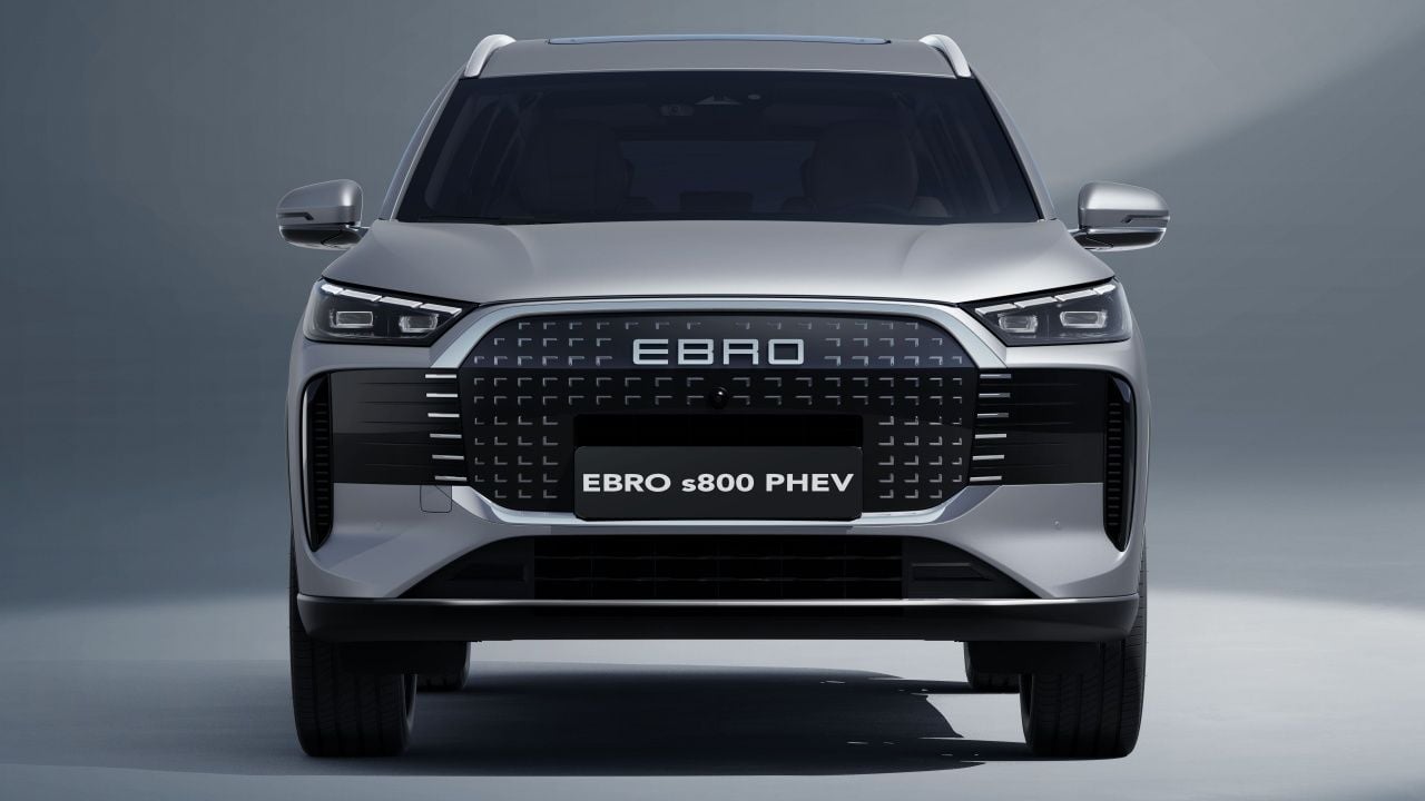 EBRO actualiza el s800 híbrido enchufable