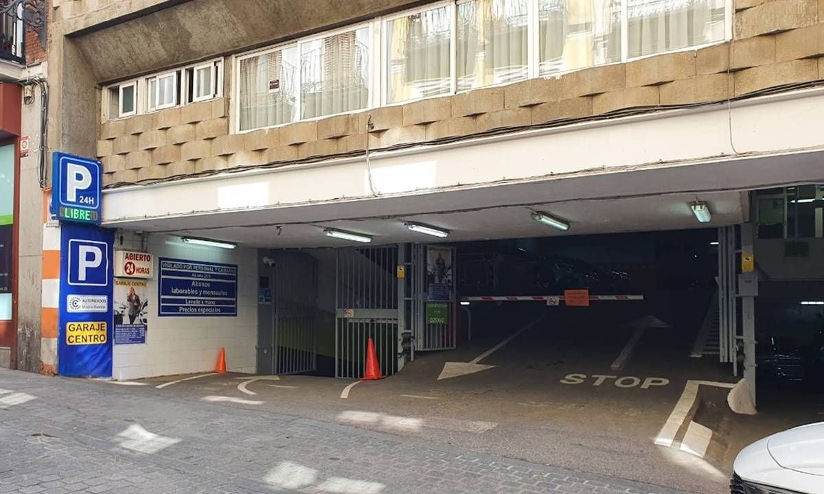 Un parking de Madrid prohíbe aparcar coches eléctricos por “riesgo de incendio”