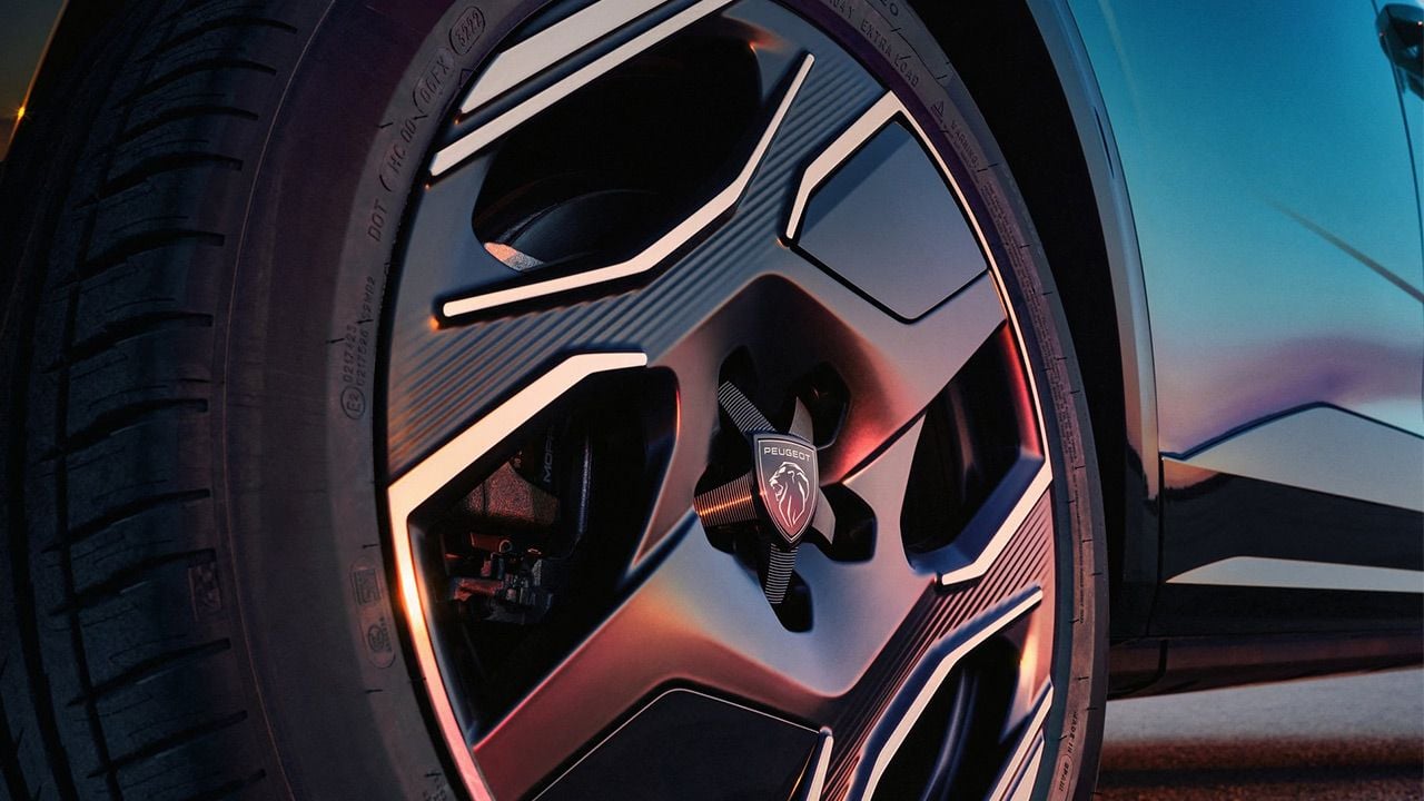 Guía de compra del Peugeot E-3008: qué versión, qué autonomía y qué packs comprar