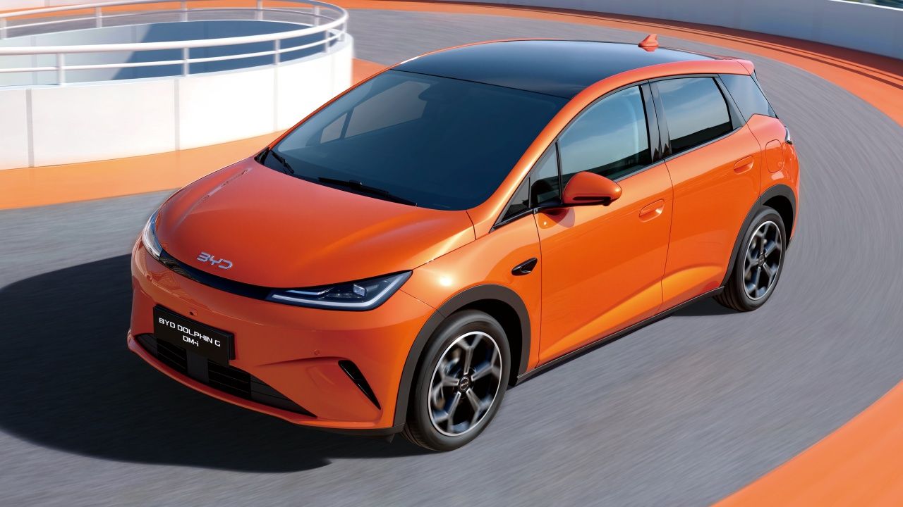 BYD presenta el Dolphin G, el híbrido enchufable más barato del mercado reta a los Renault Clio y Toyota Yaris