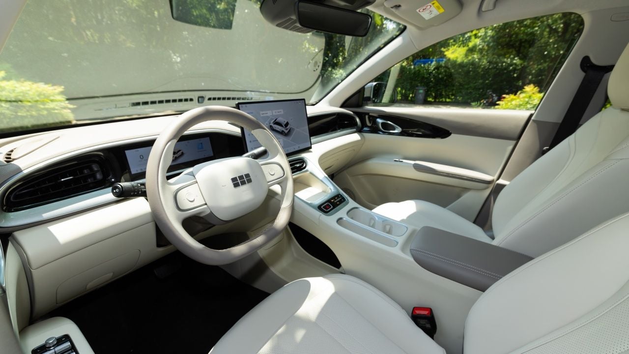 El Geely E2 ya tiene precio en España: desde 20.280 euros con 252 km de autonomía