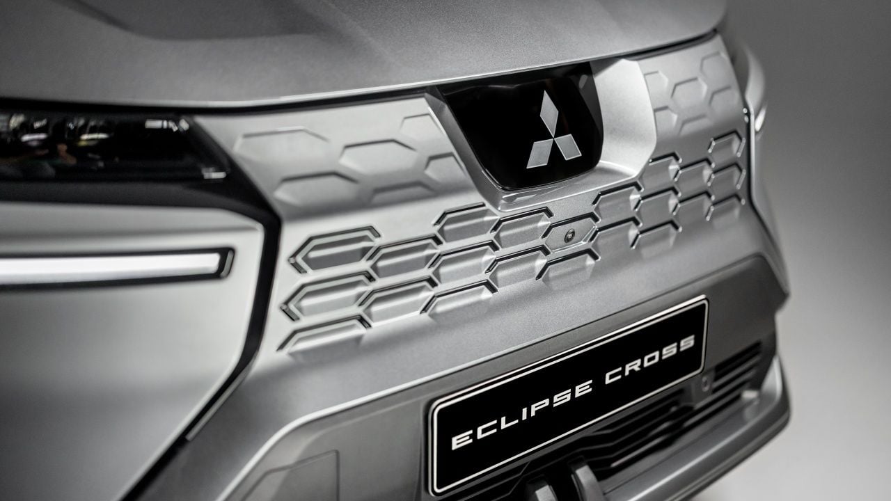 630 km de autonomía por menos de 34.000 euros: el Mitsubishi que pone contra las cuerdas al Renault Scénic