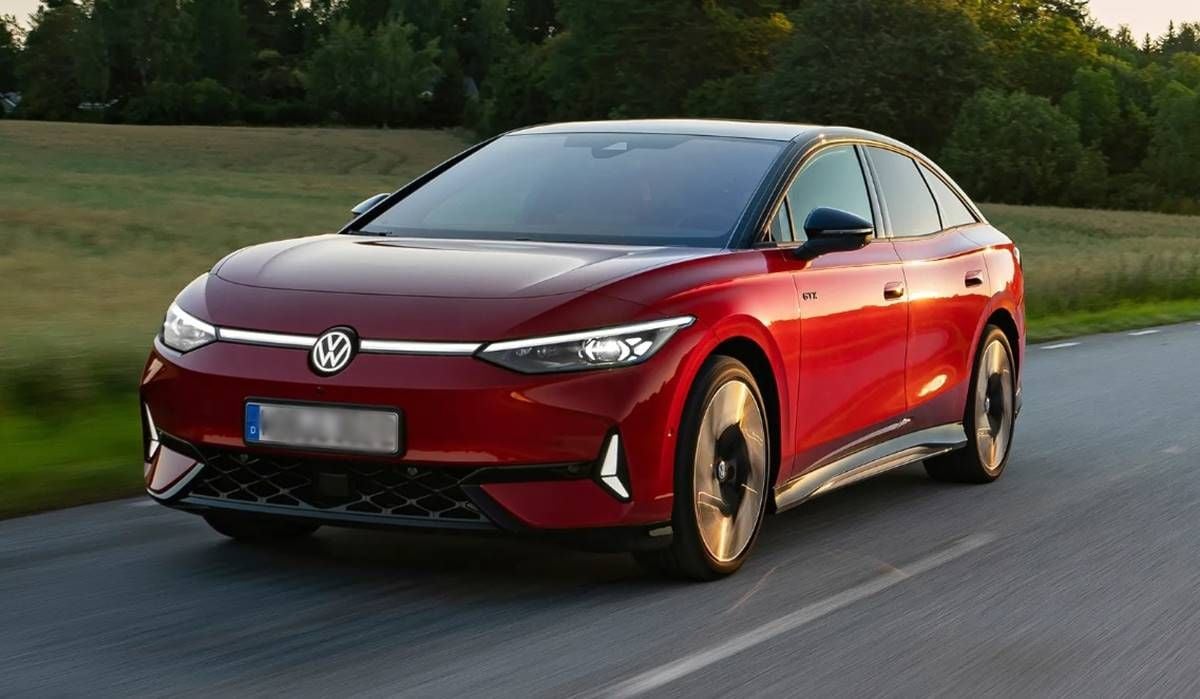 589 km de autonomía, 340 CV y carga a 200 kW: el Volkswagen ID.7 GTX baja 14.000 euros su precio