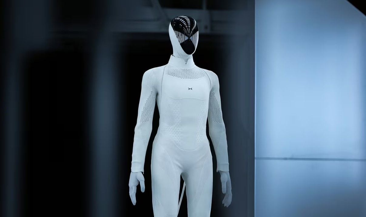 XPeng empieza a fabricar su robot humanoide IRON: sale caminando de la línea de producción