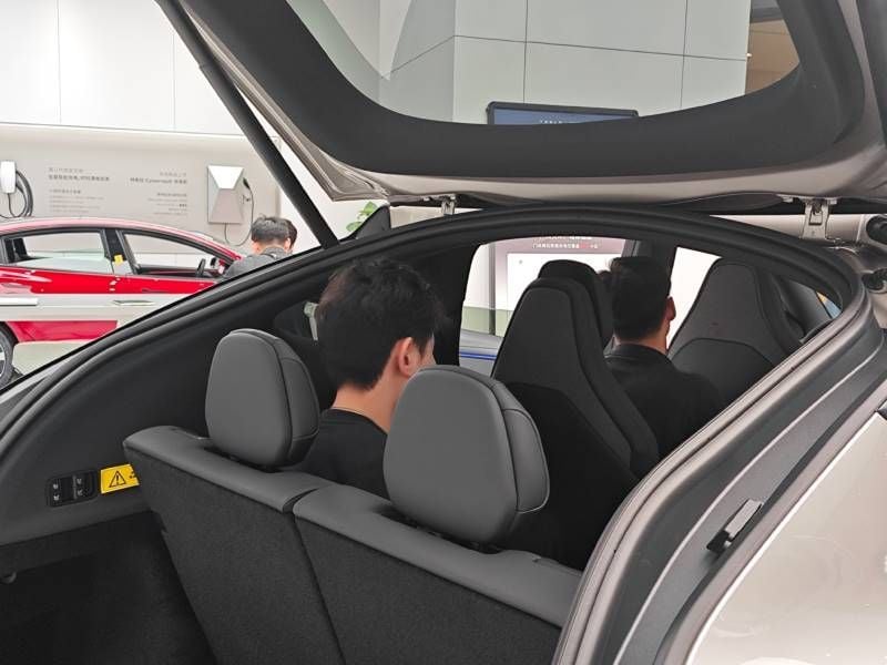 El Tesla Model Y L debuta en China y las primeras críticas no son muy buenas