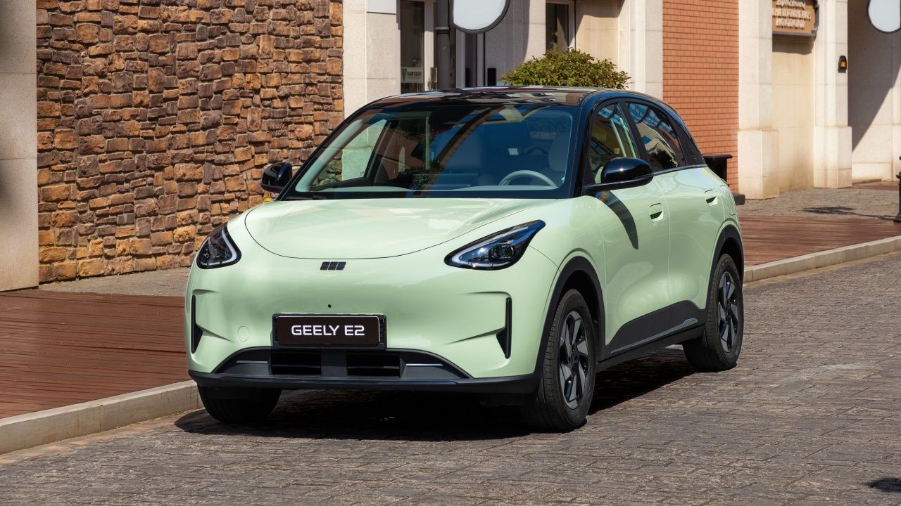 El Geely E2 ya tiene precio en España: desde 20.280 euros con 252 km de autonomía