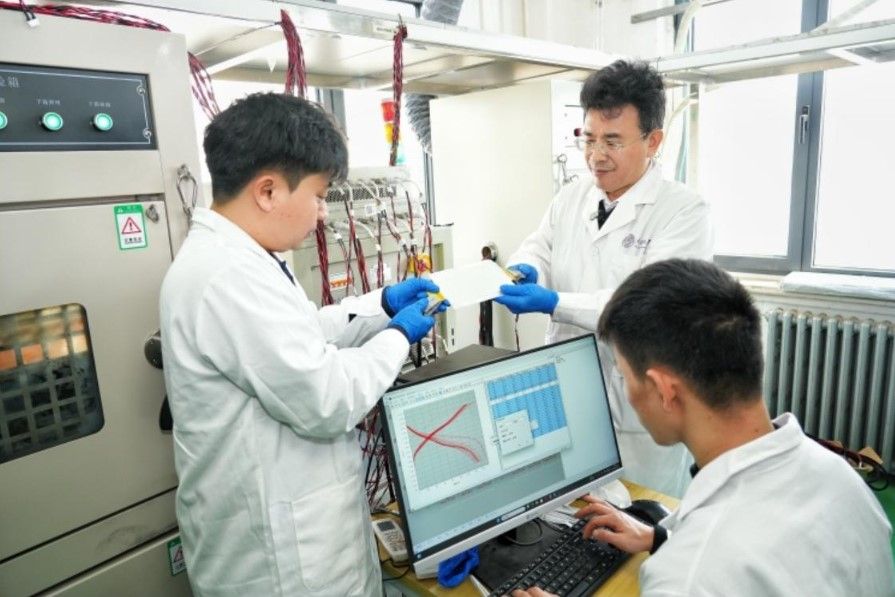 600 Wh/kg y más de 1.000 km de autonomía: China rompe límites hacia la batería que necesita el coche eléctrico