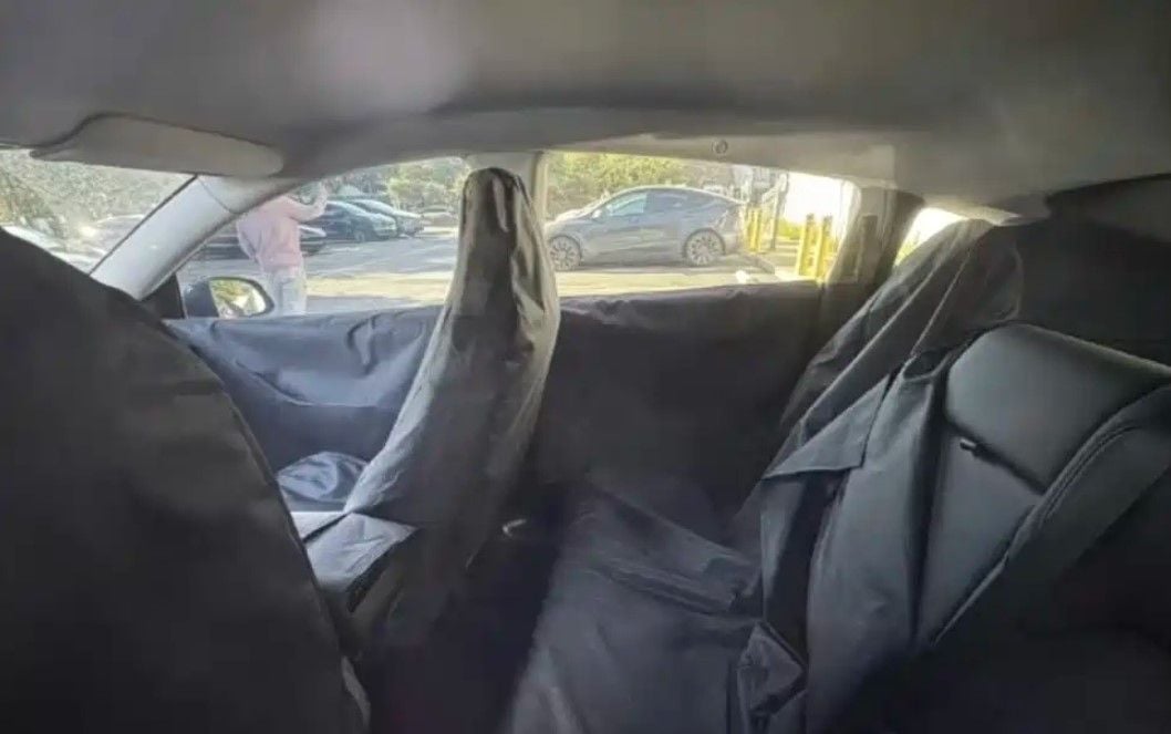 Nuevas fotos del interior del Tesla Model Y más económico: menos espacio, menos equipamiento y un precio rompedor