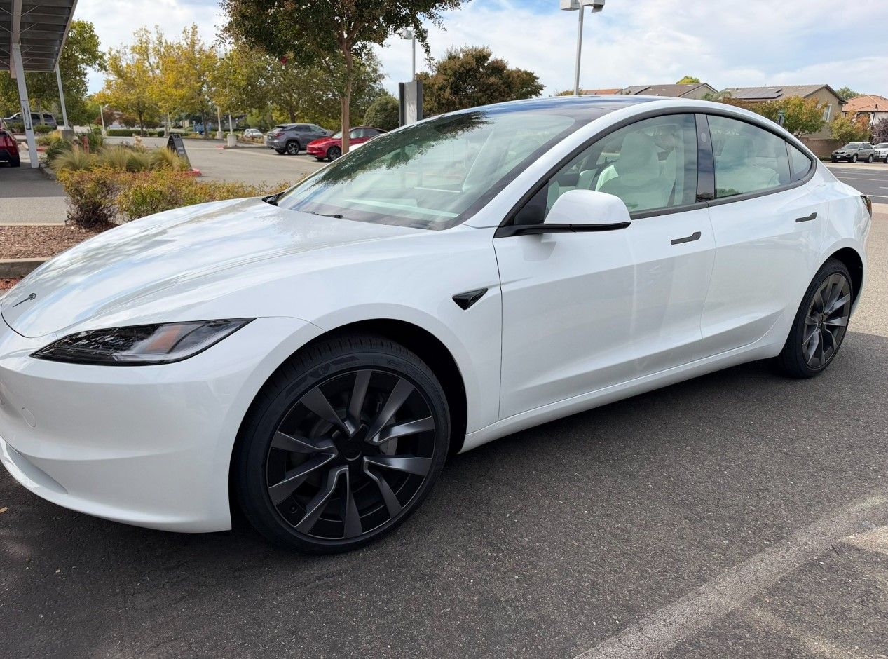 El Tesla Model 3 2027 ya tiene cifras: pantalla de 16 pulgadas y 3,8 segundos hasta los 100 km/h